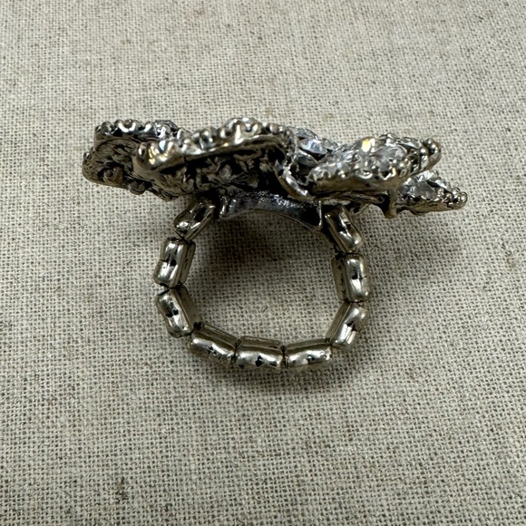 Rhinestone Stretch Flower Ring - Picture 3 of 4